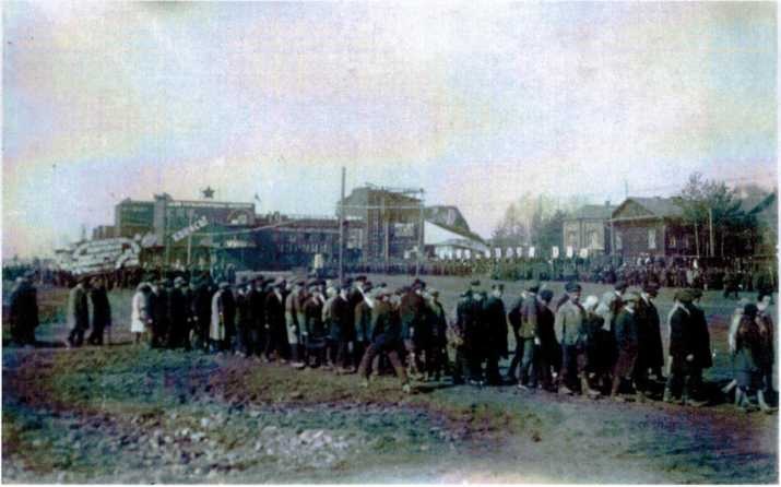 Одна из первых первомайских демонстраций Белорецк