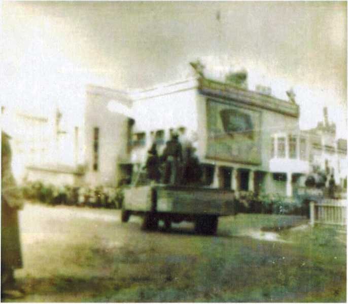 1 мая демонстрация Белорецк вдоль дворца ГДК, 1930 годы