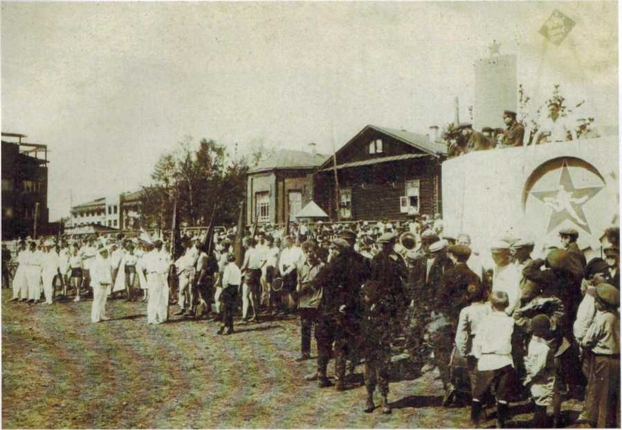 На площади проводилась Рабочая спартакиада в 1927 году