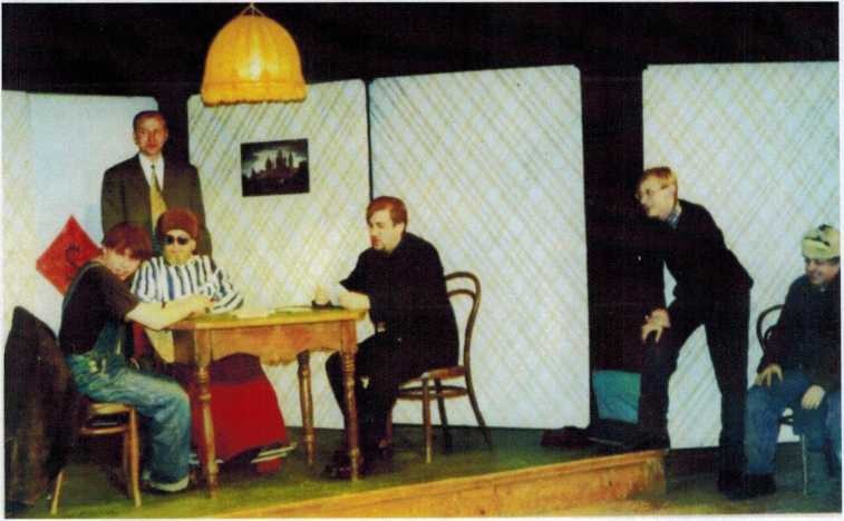 Сцена из спектакля «С болваном», 2002 год