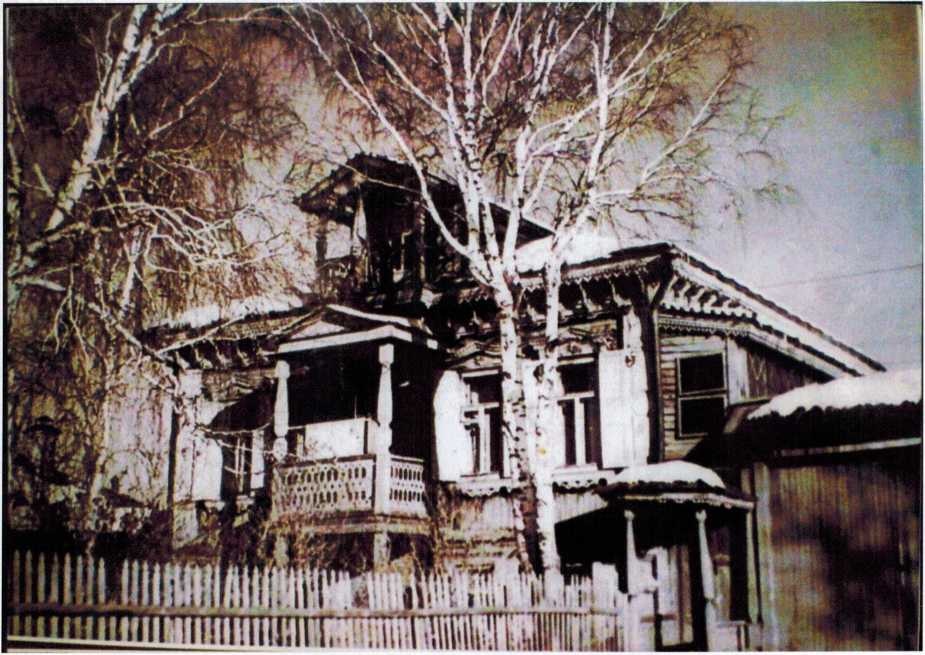 Дом караванного Домнина И.И., ул. Барская (Советская, 14) постройки 1914-1916 годов, в 1918 году дом национализировали