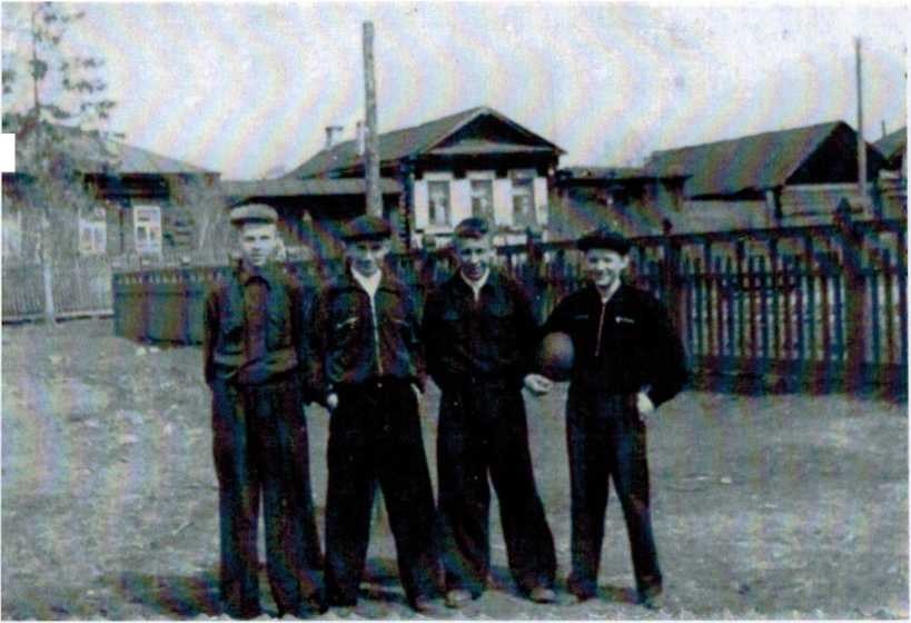 Ул. Барская (Советская), школьники, фото 1936 года