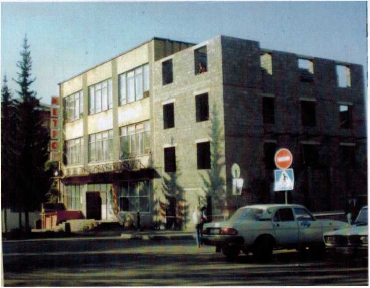 В 1964 году был построен корпус по пошиву и ремонту обуви на ул. Точисского, 27, на фото пристрой 2000-е годы
