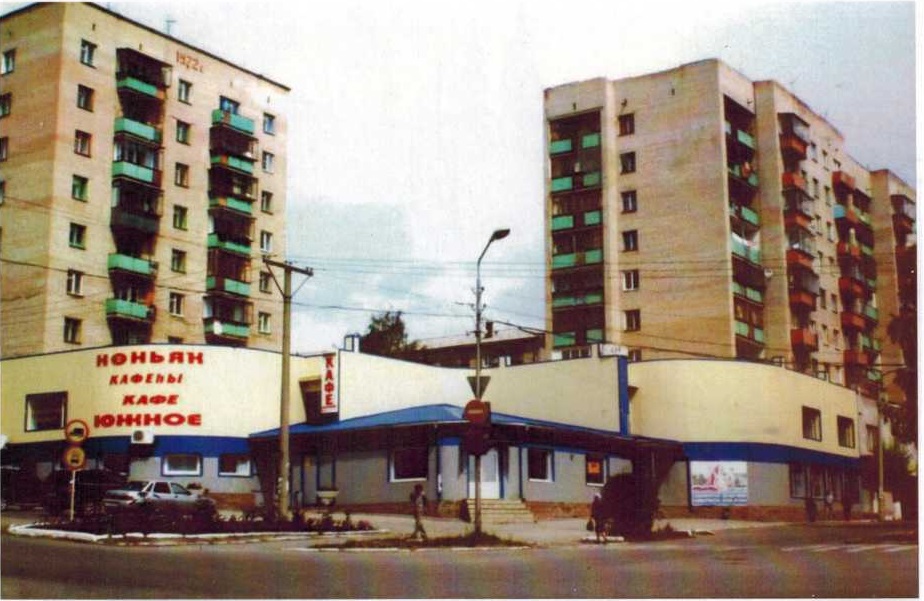 Улица Кирова, в 1972 году построены 9-ти этажные дома и в 1973 году - универмаг Детский мир