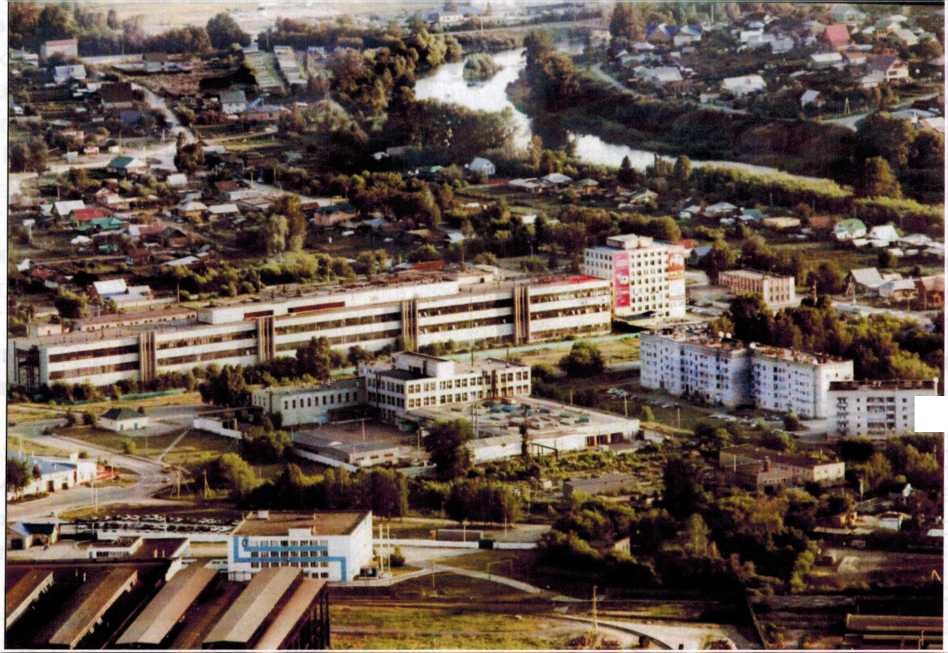 На втором плане новый хлебзавод - 1986 г., вдали завод - ЗМСИ, фото 2014 года