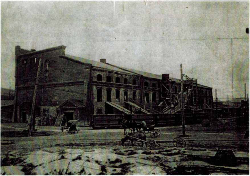 Огнеупорный цех (кирпичный завод) был основан в 1762 году
