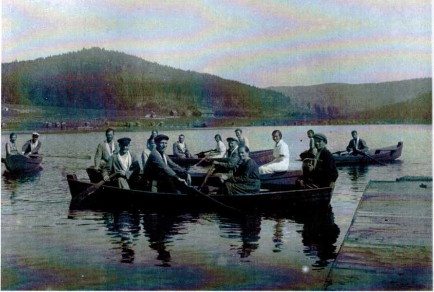 Излюбленным отдыхом белоречан, с середины 19 века и до сих пор, было катание на лодках на заводском пруду