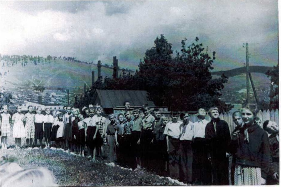 1959 г. Летний лагерь в городском парке, линейка