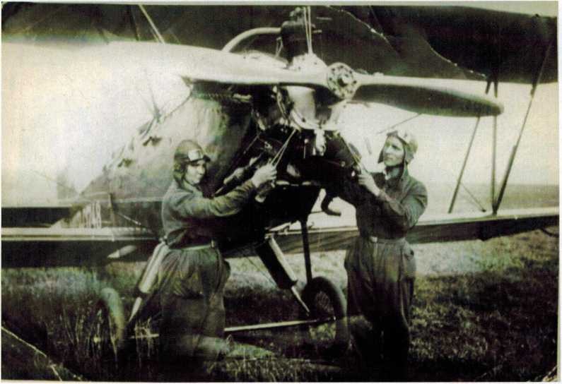 Валентина Портнова 1935 год лётчик-инструктор, авиакурьер 1941-1945 гг., лётчик - бортмеханик 1945-1947 гг