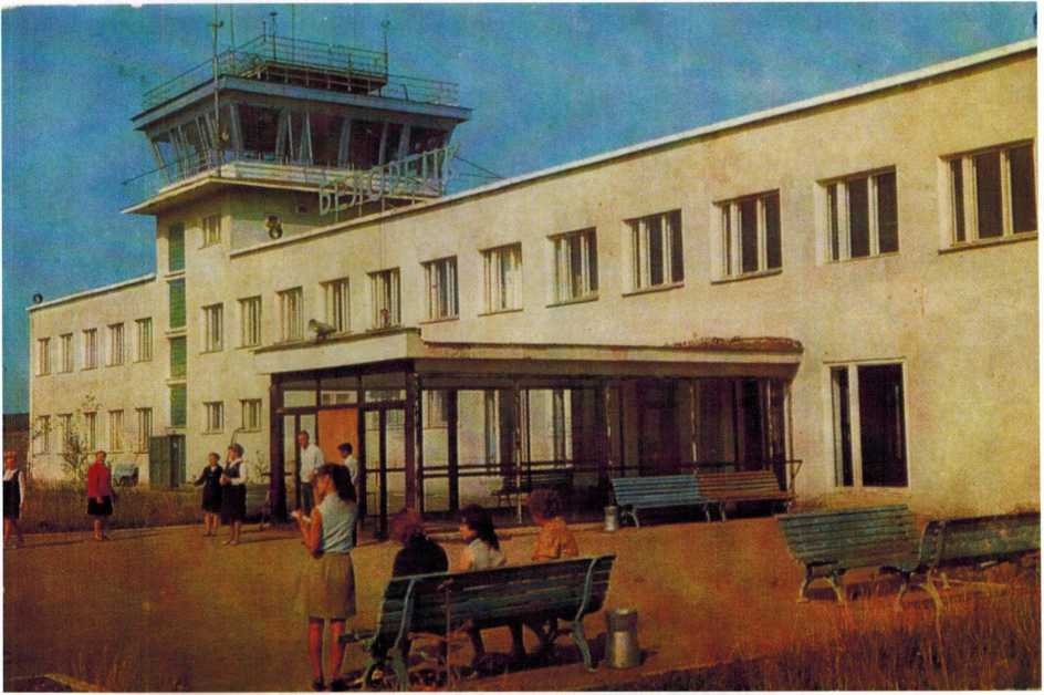 В 1975 году построено новое здание аэровокзала. В 1996-97 годах закрыто, временно не работает