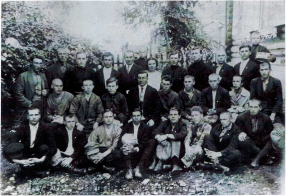 Преподаватель Семавин М. Г. общество Автодор 1929 г., первые выпускники автодела