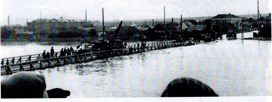 Бельский мост во время наводнения 1964 года