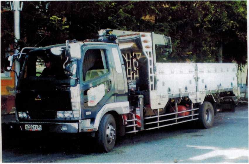 В 2000-х годах на улицах города появилось огромное количество иностранных грузовых и легковых машин, на фото Мицубисси, 2011 год