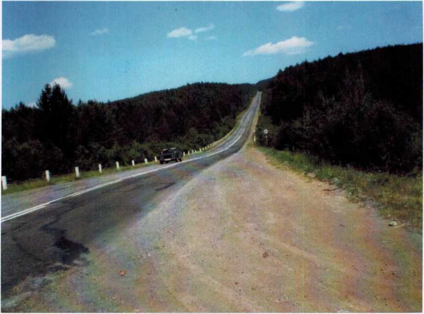 В 1979 году сдана в эксплуатацию асфальтированная дорога на Учалы, фото 2010 года