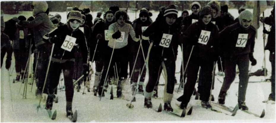 Работали лыжные секции, проводились соревнования, сдавали нормы ГТО