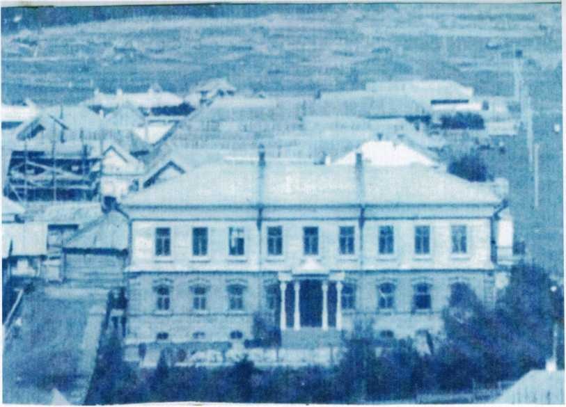 Школа №1 по ул. Тирлянской с 1916 года после пожара- каменное 2-х этажное