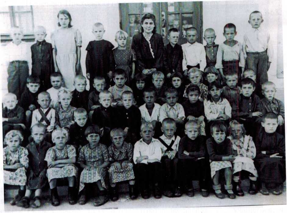 Школа № 8, 1 класс 1952 г. уч. Вера Васильевна Яковлева