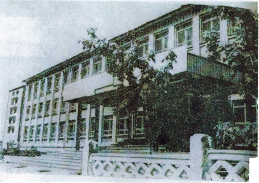 Средняя школа № 20 открылась в 1970 году по ул. 50 лет Октября, 62.