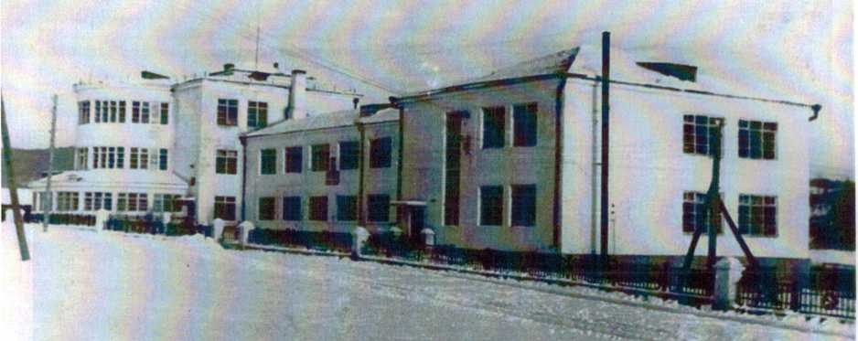 Металлургический техникум основан в 1930 г. здание построено по ул. Ленина, 131 в 1933-35 годах, ныне Белорецкий металлургический колледж ГОУ СПО. 