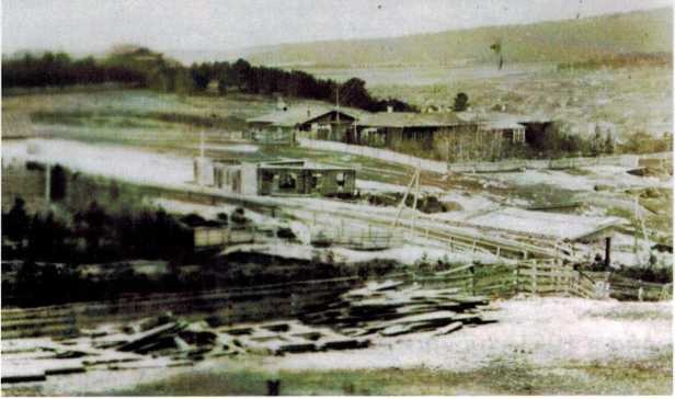 1900 г., на фото ул. Лесная строится дом для своего жилья, немецким инженером Кундо, руководителем монтажа линии связи на железной дороге в 1912-13 гг.