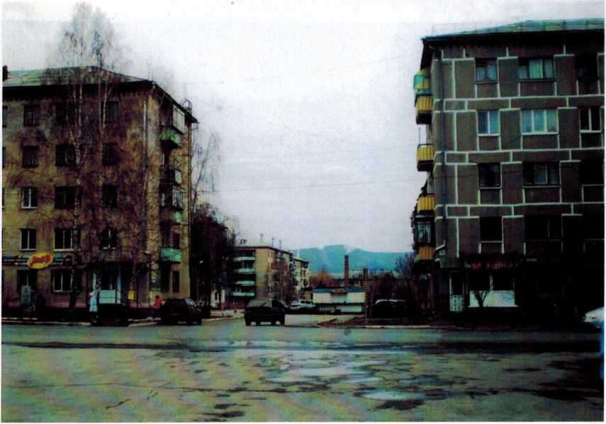 Фото 2010 года, на этом месте стоял дом и магазин В. П.Ларионова