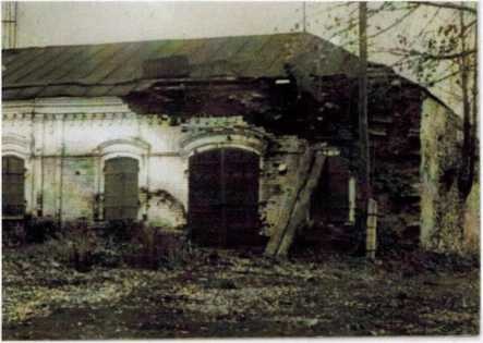 Справа магазин Сапунова к. 19 века нач. 20 в., слева магазин Недоспасова 