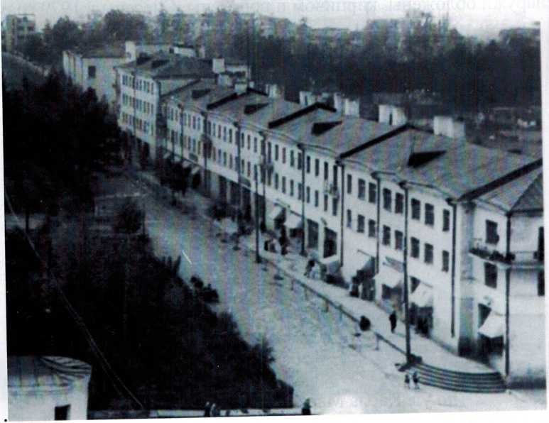 Дом №14 открылись 7 магазинов в 1929-31 году с 30-х г. ул. Проводная (с 1960г. - ул.5 июля).
