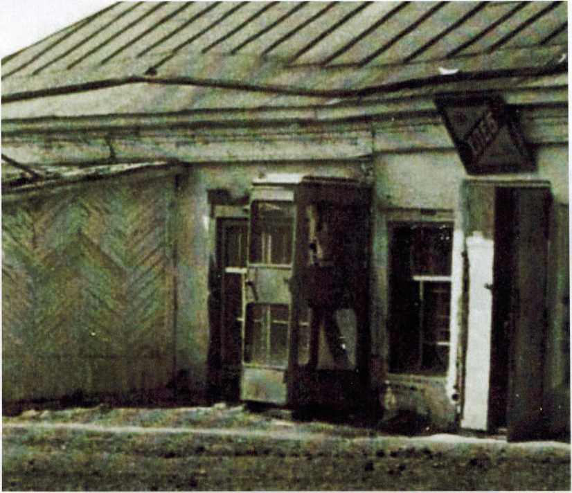 Телефонная будка в 1960-е годы