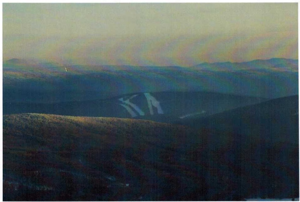 Вдали северный склон горнолыжной базы, фото О. Симанова