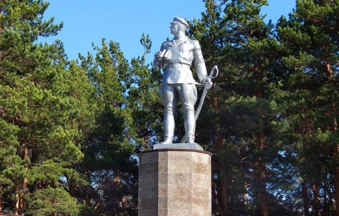 Памятник Блюхеру и мемориалы погибшим в годы гражданской войны