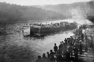 Лошади и баржи как вид транспорта