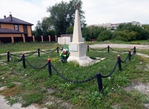 Памятник 12 Павшим