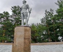 Памятник Блюхеру и мемориалы погибшим в годы гражданской войны