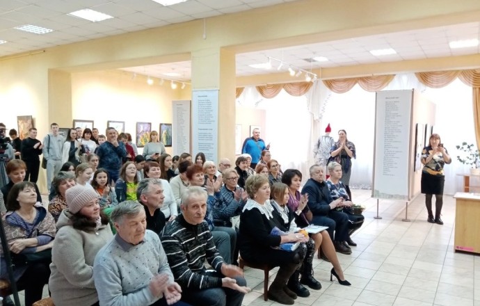 Открытие выставки Ирины Владимировны Аникиной  Заплетая нити