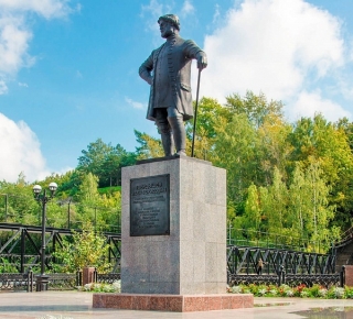 Памятник Ивану Борисовичу Твёрдышеву