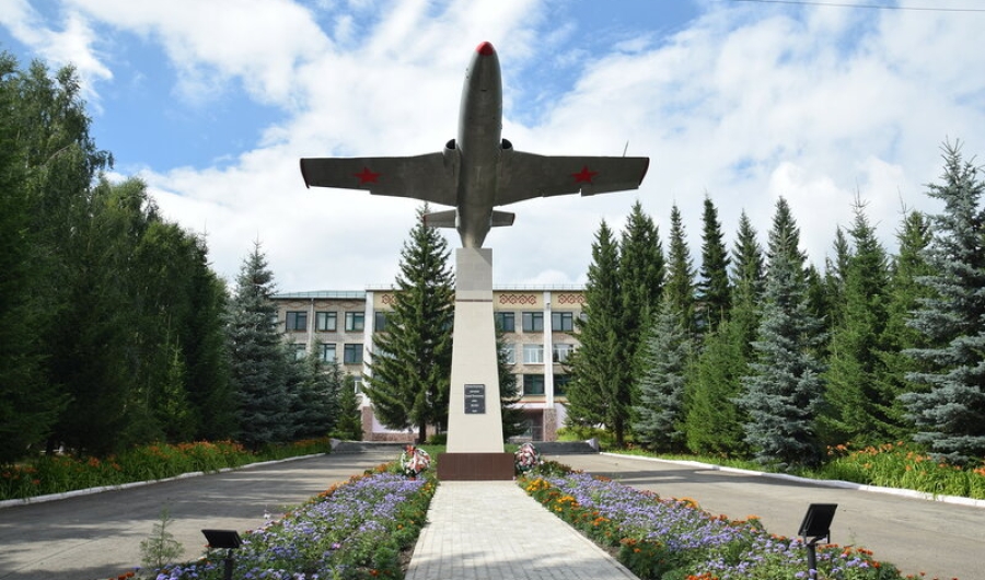 Памятник Летчикам белоречанам