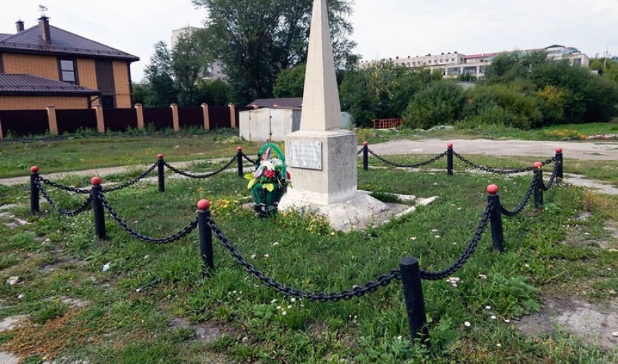 Памятник 12 Павшим