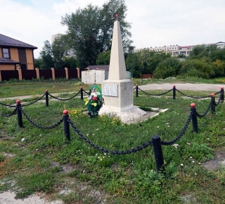 Памятник 12 Павшим